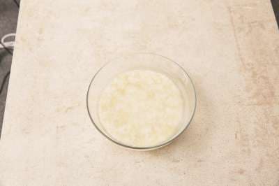 토마토를 곁들인 마늘밥 조리 과정 1