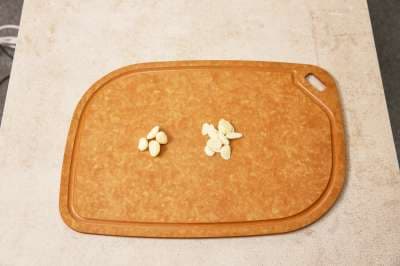 토마토를 곁들인 마늘밥 조리 과정 2