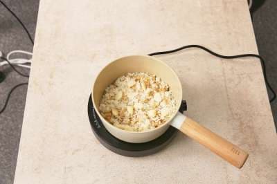 토마토를 곁들인 마늘밥 조리 과정 4