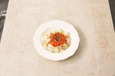 토마토를 곁들인 마늘밥 조리 과정 6