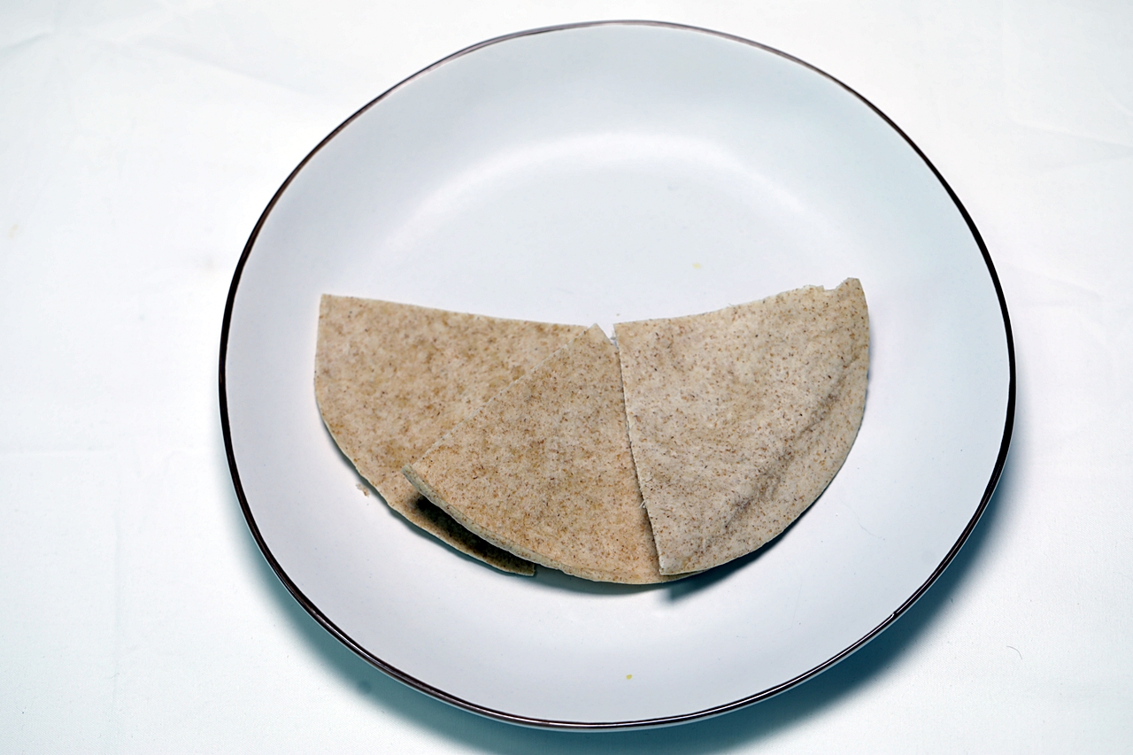 오븐에 구운 또띠아 칩과 아보카도 딥 조리 과정 1